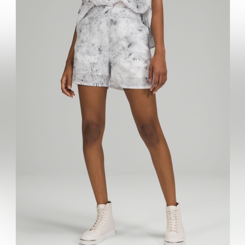 Lululemon Flat-Front Relaxed Short 4.5"